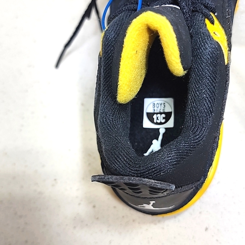 NIKE Air Jordan 4 Retro Thunder Black Yellow Sneakers Boys Size 13C NEW - Picture 5 of 9